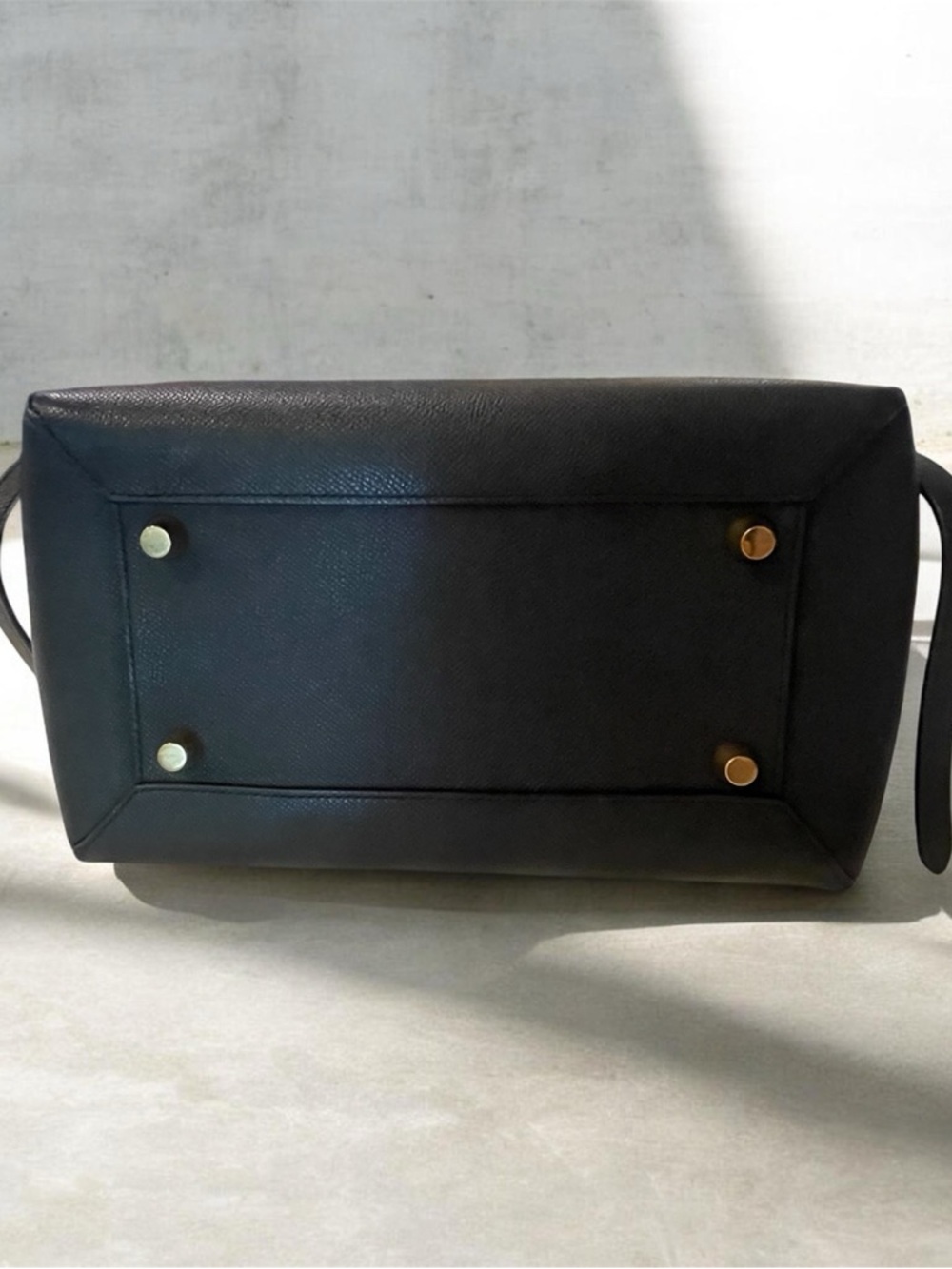 CÉLINE
CÉLINE Grained Calfskin Belt Bag Micro - Picture 5 of 16
